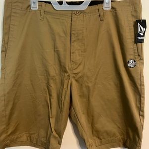 NWT Mens Volcom size 38 Fairmont 22” shorts